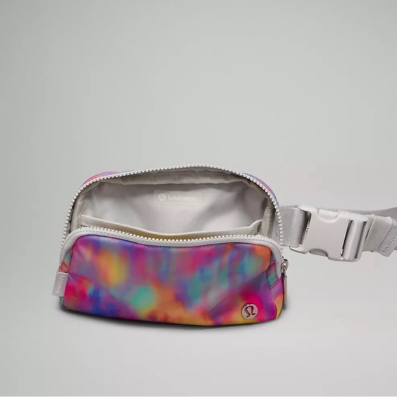 New LULULEMON Everywhere Belt Bag 1L Prism Wash Print Multi/Vapor - Picture 5 of 7